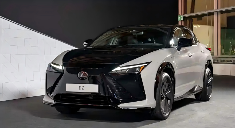 Lexus dezvăluie imagini oficiale ale noului RZ care prezintă un volan reproiectat și un sistem de direcție cu fir