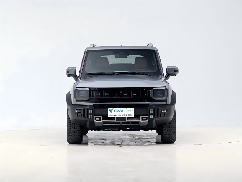 A fost adăugată o nouă masă de pliere a hayonului. A fost lansată Ediția Joyous Wilderness din 2025 Jetour Traveller, cu un preț de 191.900 de yuani.